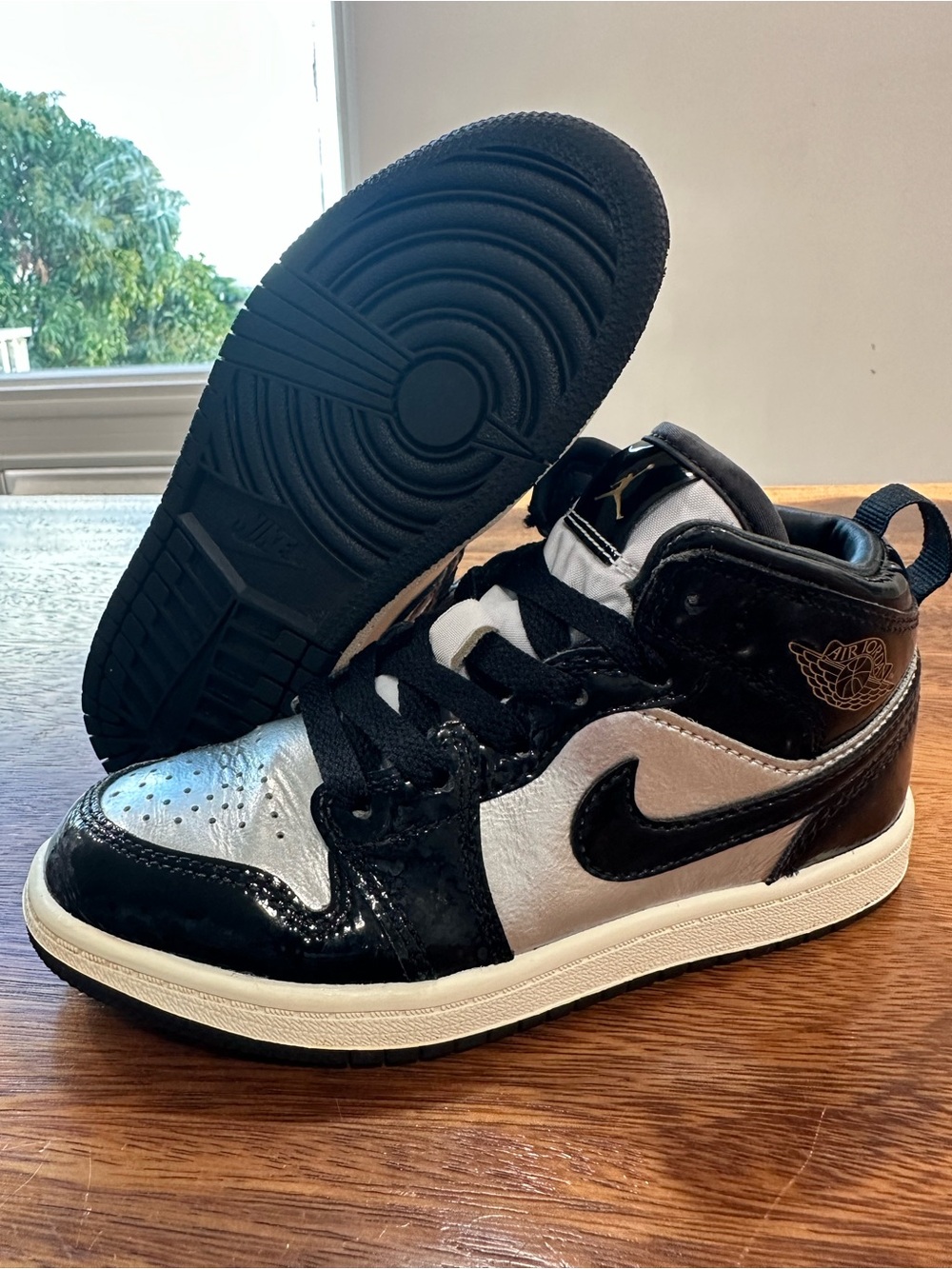 Nike Air Jordan 1 Retro Mid SE Black Metallic Silver FZ3937-001 Unisex Kids 13C